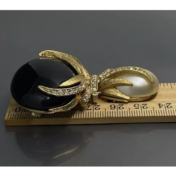 Vintage Designer Oscar de la Renta Black Glass Pearl Facet Crystal Dangle Brooch - Picture 14 of 14